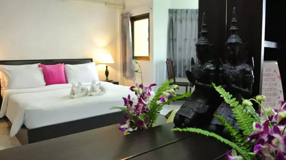 Karon Sunshine Guesthouse & Bar | Phuket (ve civarı) - Thalang