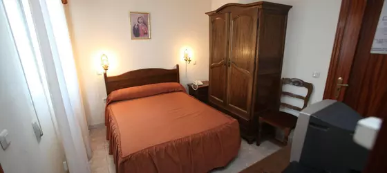 Hostal el Rocío | Madrid Özerk Topluluğu - Madrid (ve civarı) - Casarrubuelos