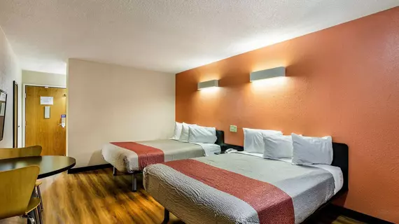 Motel 6 Libertyville IL | İllinois - Libertyville