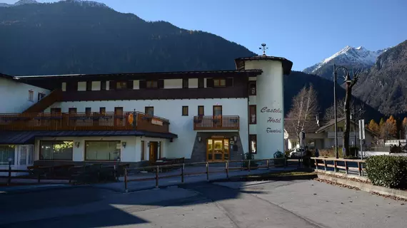 Casteluce Hotel Funivie | Trentino-Alto Adige - Trento İli - Pinzolo