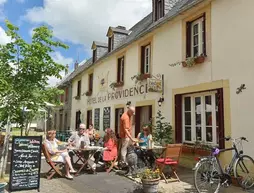 Auberge De La Providence | Auvergne-Rhone-Alpes - Puy-de-Dome (bölge) - Saint-Donat