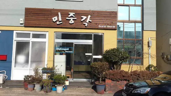 Minjoonggak Guesthouse | Jeju Adası - Seogwipo - Seogwipo Şehri