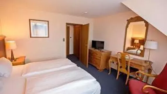 Hotel Lüttje Burg | Schleswig-Holstein - Luetjenburg