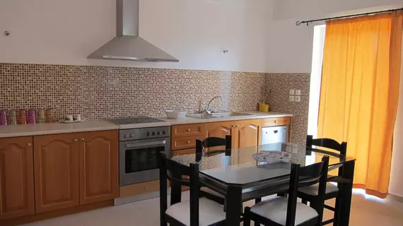 Baladinos Apartments | Girit Adası - Hanya (bölge) - Platanias