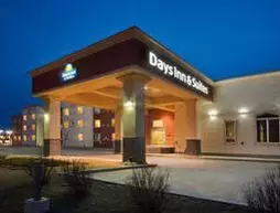 Days Inn & Suites Whitecourt | Alberta - Whitecourt (ve civarı) - Whitecourt