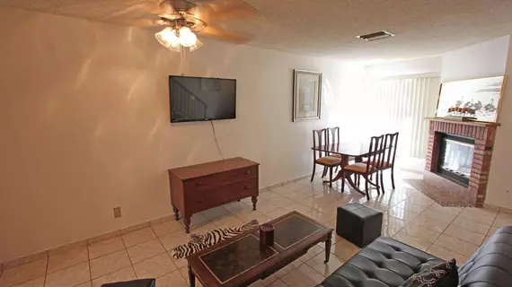 Affordable Cozy Town House in Glendale | Kaliforniya - Los Angeles County - Burbank