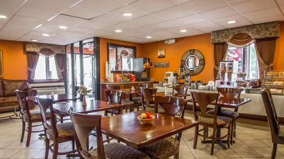 Rodeway Inn and Suites | Connecticut - Torrington (ve civarı) - Torrington