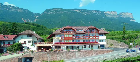 Hotel Christof | Trentino-Alto Adige - Güney Tirol (il) - Appiano Sulla Strada del Vino - Monticolo - St. Michael/San Michele