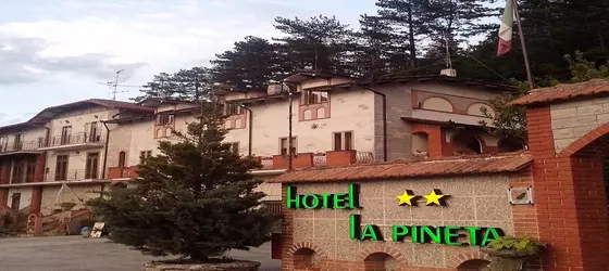 Hotel Ristorante La Pineta | Umbria - Perugia (vilayet) - Scheggia e Pascelupo