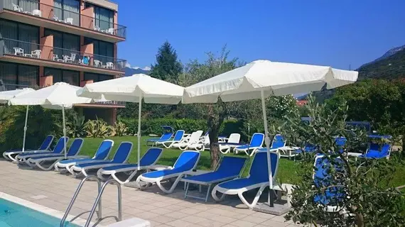 Hotel Holiday | Trentino-Alto Adige - Trento İli - Nago-Torbole