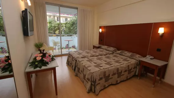 Hotel Oasis Plaza | Valencia Bölgesi - Alicante (vilayet) - Marina Baja - Benidorm