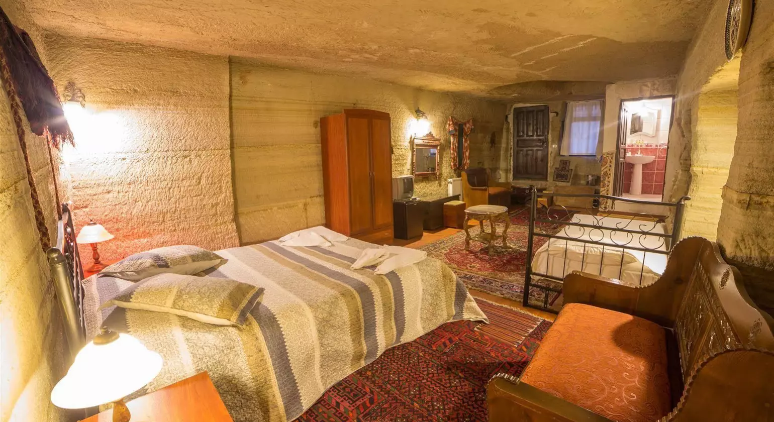 Oriental Cave Suites