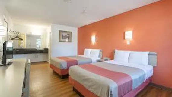 Econo Lodge Inn & Suites | Indiana - Columbus (ve civarı) - Columbus