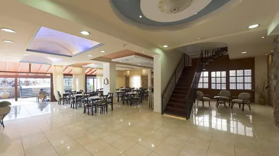 Continental Hotel | Ege Adaları - Kilimli (Kelemez) - Massouri