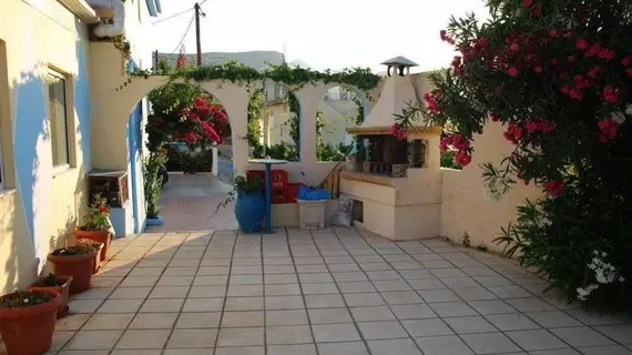 Hotel Handakas | Girit Adası - Kandiye (bölge) - Malevizi - Gazi