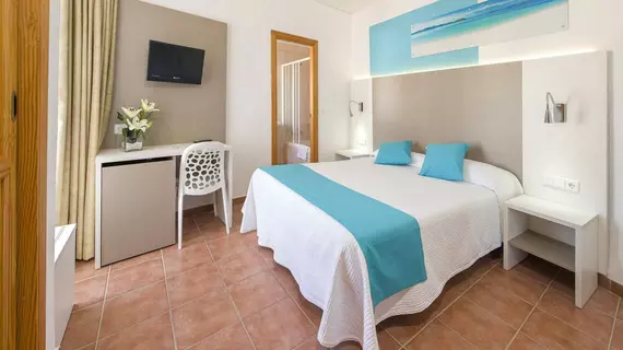 Hostal Adelino | Balearic Adaları - İbiza Adası - Sant Antoni de Portmany