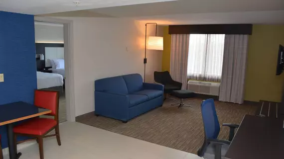 Holiday Inn Express and Suites Waterville North | Maine - Augusta (ve civarı) - Waterville