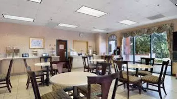 Days Inn And Suites Savannah Gateway/I-95 And 204 | Georgia - Savannah (ve civarı) - Savana