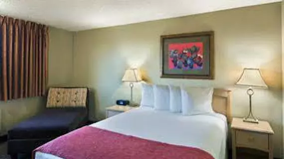 Oxford Inn & Suites Lancaster | Kaliforniya - Los Angeles County - Lancaster (ve civarı)