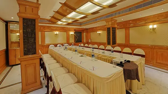 Raj Palace | Tamil Nadu - Tiruvallur - Chennai (ve civarı) - Chennai - T Nagar