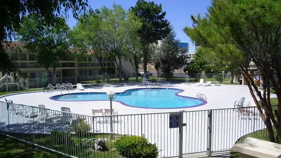 Vagabond Inn Reno | Nevada - Pyramid Lake Kızılderili Bölgesi - Reno (ve civarı) - Reno - Reno/Tahoe Havalimanı