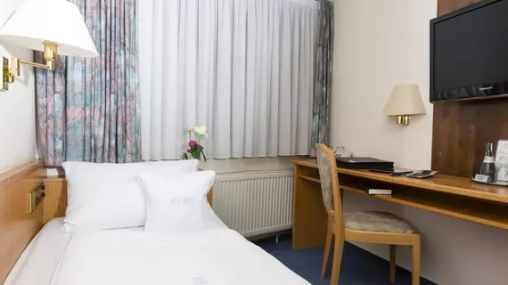 Hotel Adler | Baden-Wuerttemberg - Rems-Murr-Kreis - Stuttgart (ve civarı) - Waiblingen