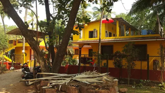 Yellow House | Goa - Kuzey Goa - Vagator