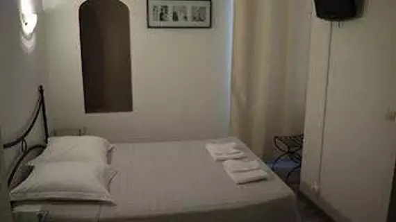 Hôtel Portalet | Provence - Alpes - Cote d'Azur - Var - Toulon - Hyeres (ve civarı) - Hyeres - Hyères Kent Merkezi