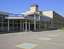 Travelodge Richmond Hill | Ontario - Toronto (ve civarı) - Richmond Hill