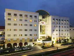 Surabaya Suites Hotel Powered by Archipelago | Doğu Cava - Surabaya