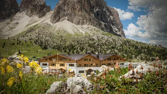 Passo Sella Dolomiti Mountain Resort | Trentino-Alto Adige - Güney Tirol (il) - Selva di Val Gardena