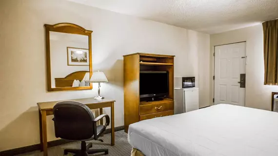 Rodeway Inn and Suites | Connecticut - Torrington (ve civarı) - Torrington