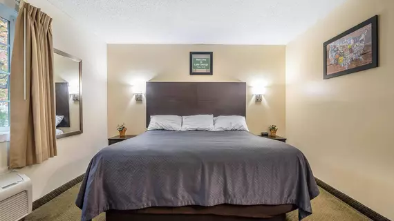 Econo Lodge | New York - George Gölü (ve civarı) - Lake George