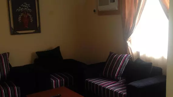 De Lawrence Court & Suites | Lagos (ve civarı) - Lagos - Onigbongbo - Ikeja