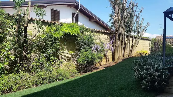 A Casa Di Manu B&B | Lombardy - Brescia (il) - Desenzano del Garda