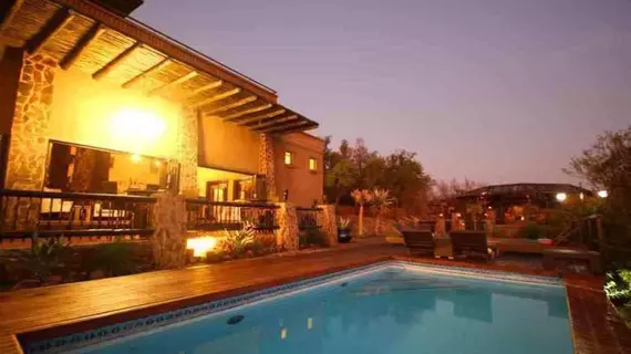 Humdani African Bush Safaris | Gauteng - City of Tshwane - Johannesburg (ve civarı) - Beestekraal