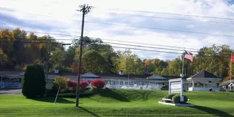 Longhouse Lodge Motel