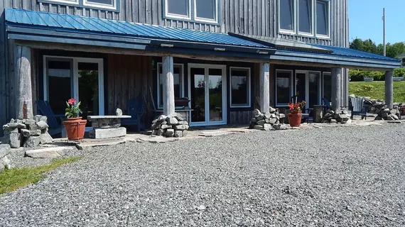 Blue Tin Roof B & B | Nova Scotia - Livingstone Cove