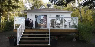 Lakefront Cottage in Manitou Beach