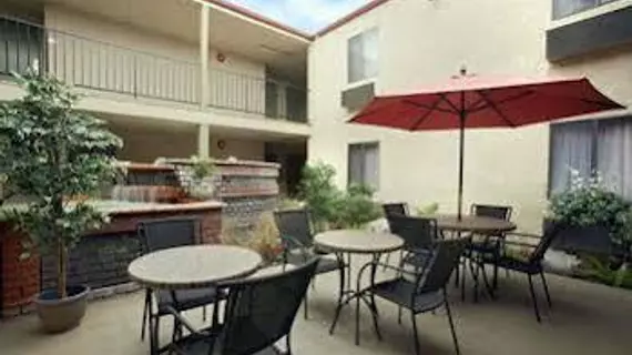 Howard Johnson Inn & Suites Reseda | Kaliforniya - Los Angeles County - Reseda