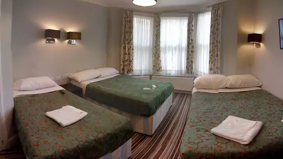 Plaza Hotel | Londra (ve civarı) - Hammersmith and Fulham - Hammersmith