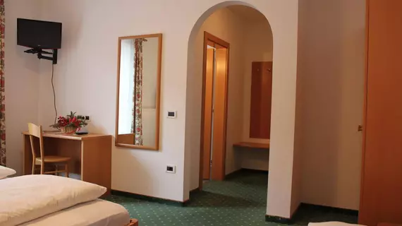 Hotel Elisabeth | Trentino-Alto Adige - Güney Tirol (il) - Chienes - Parrocchia di Chienes