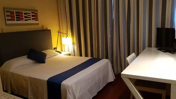 Hotel Puerta de Alcalá | Madrid Özerk Topluluğu - Madrid (ve civarı) - Alcala de Henares