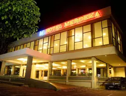 Hotel Merdeka | Doğu Cava - Madiun