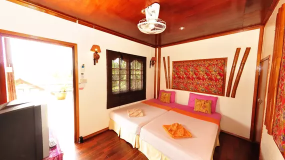 Phi Phi October Guesthouse | Krabi İli - Ko Phi Phi