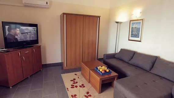 Apartments Vila Adrijana | Split-Dalmaçya - Baska Voda