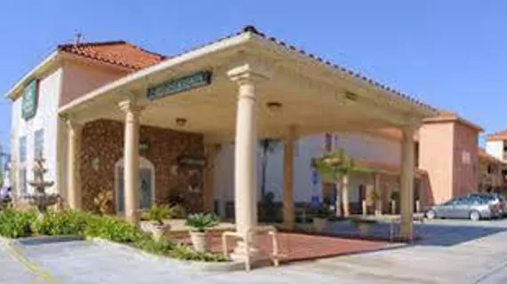 Guesthouse Inn and Suites | Kaliforniya - Los Angeles County - Pico Rivera