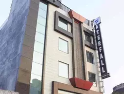 Hotel Waterfall | Batı Delhi - Ulusal Eyalet Başkenti Delhi - Delhi (ve civarı) - Yeni Delhi - Pashim Vihar