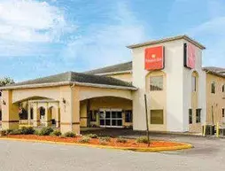 Ramada by Wyndham Zephyrhills | Florida - Tampa (ve civarı) - Zephyrhills