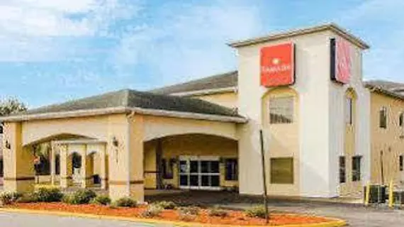 Ramada by Wyndham Zephyrhills | Florida - Tampa (ve civarı) - Zephyrhills